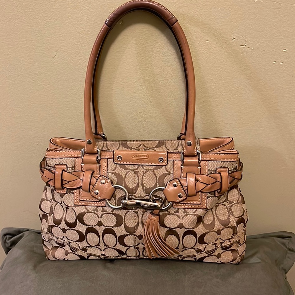 Small Coach shoulder bag EUC